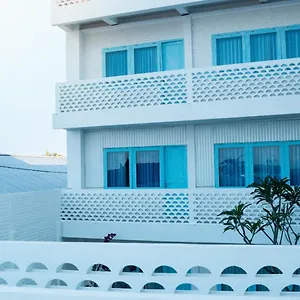 https://paras-paros-marina-lodge.hotelsseminyak.net