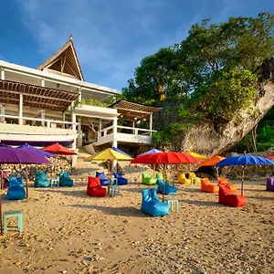 https://the-point-beach-front-balangan.hotelsseminyak.net